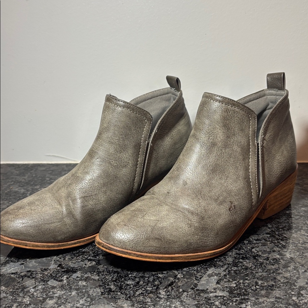 BEAST FASHION Gray Ankle Boots